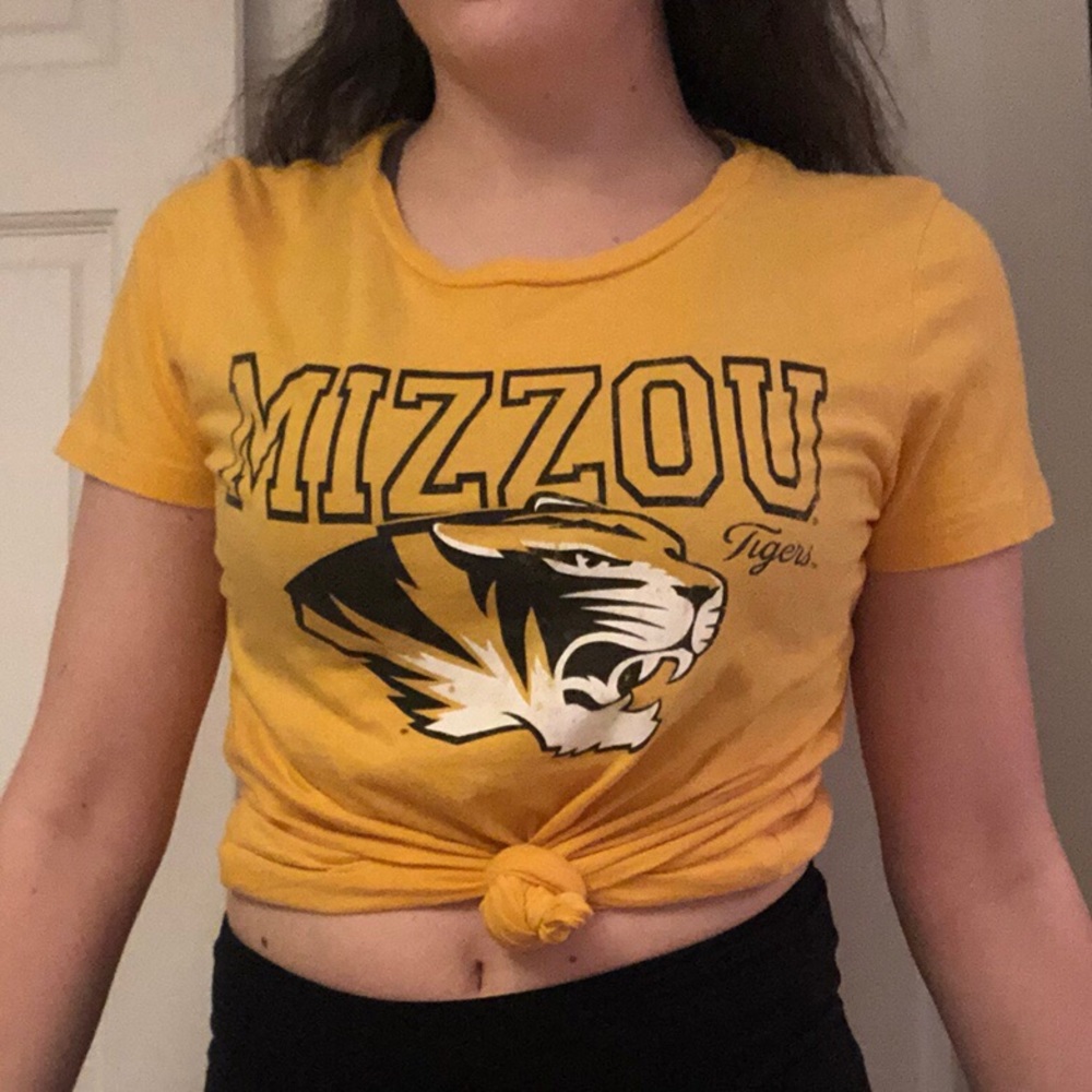 𝐖𝐎𝐌𝐄𝐍’𝐒 𝐌𝐈𝐙𝐙𝐎𝐔 𝐓𝐎𝐏 - Picture 2 of 4